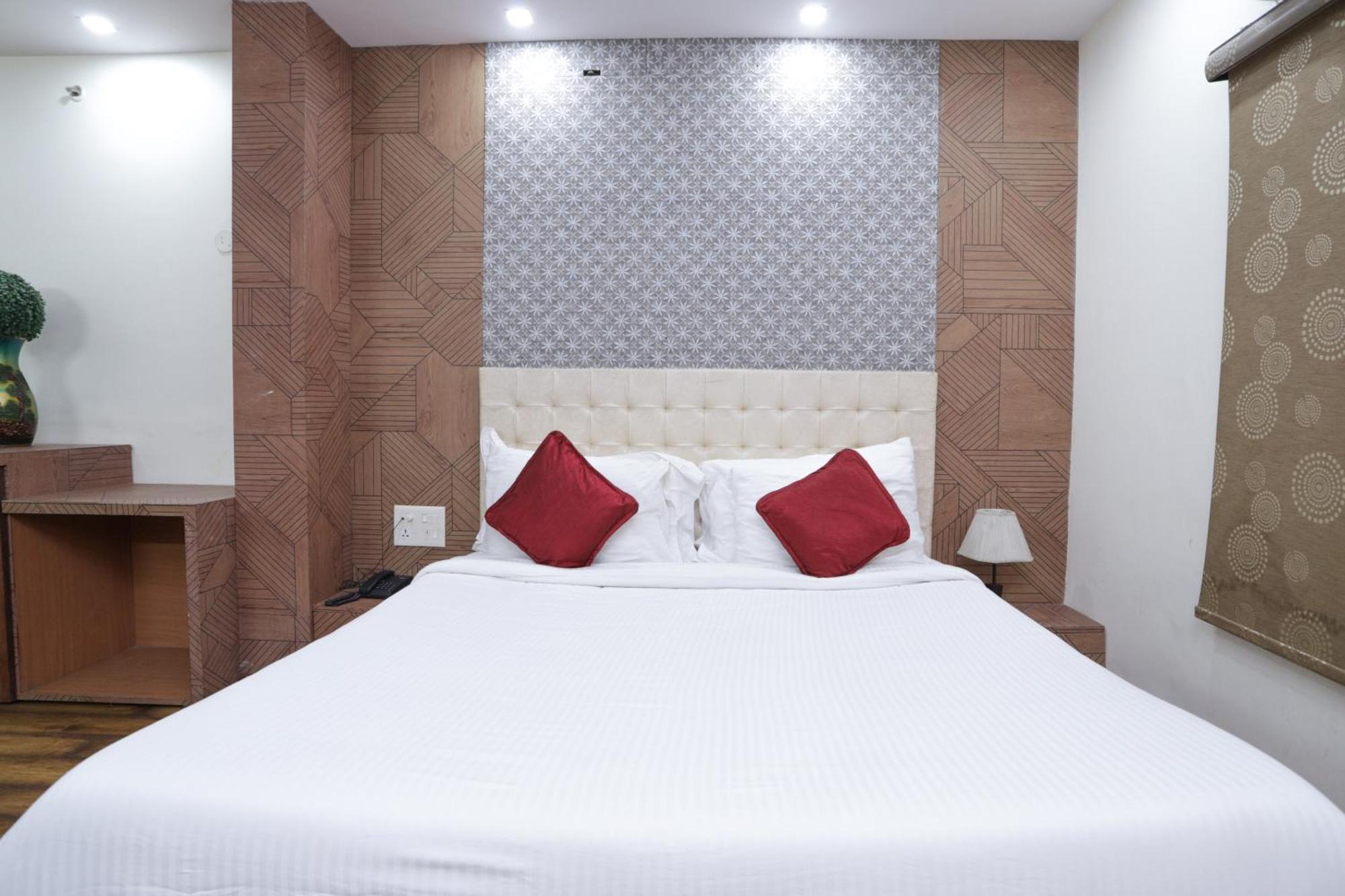 Hotel Razia Inn Hisār Esterno foto