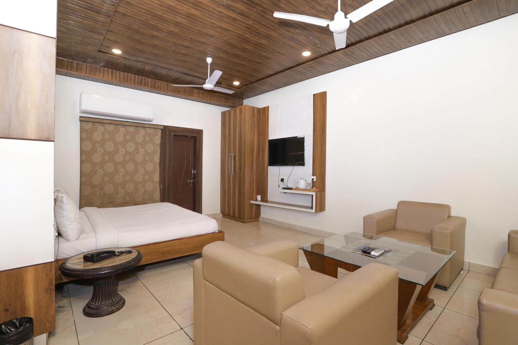 Hotel Razia Inn Hisār Esterno foto