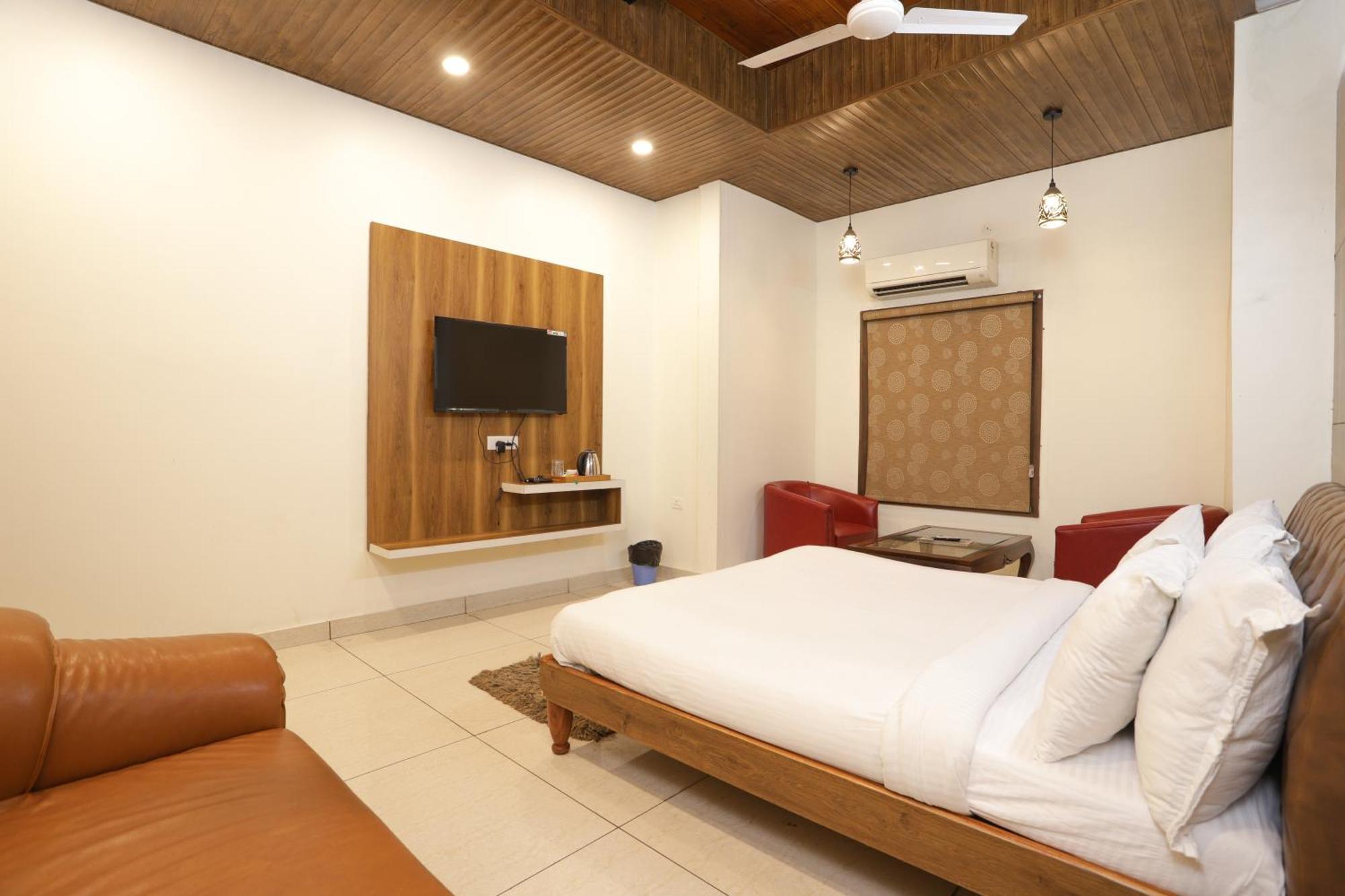 Hotel Razia Inn Hisār Esterno foto