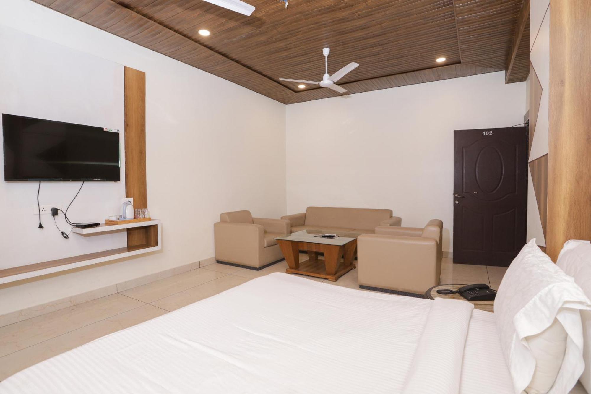 Hotel Razia Inn Hisār Esterno foto