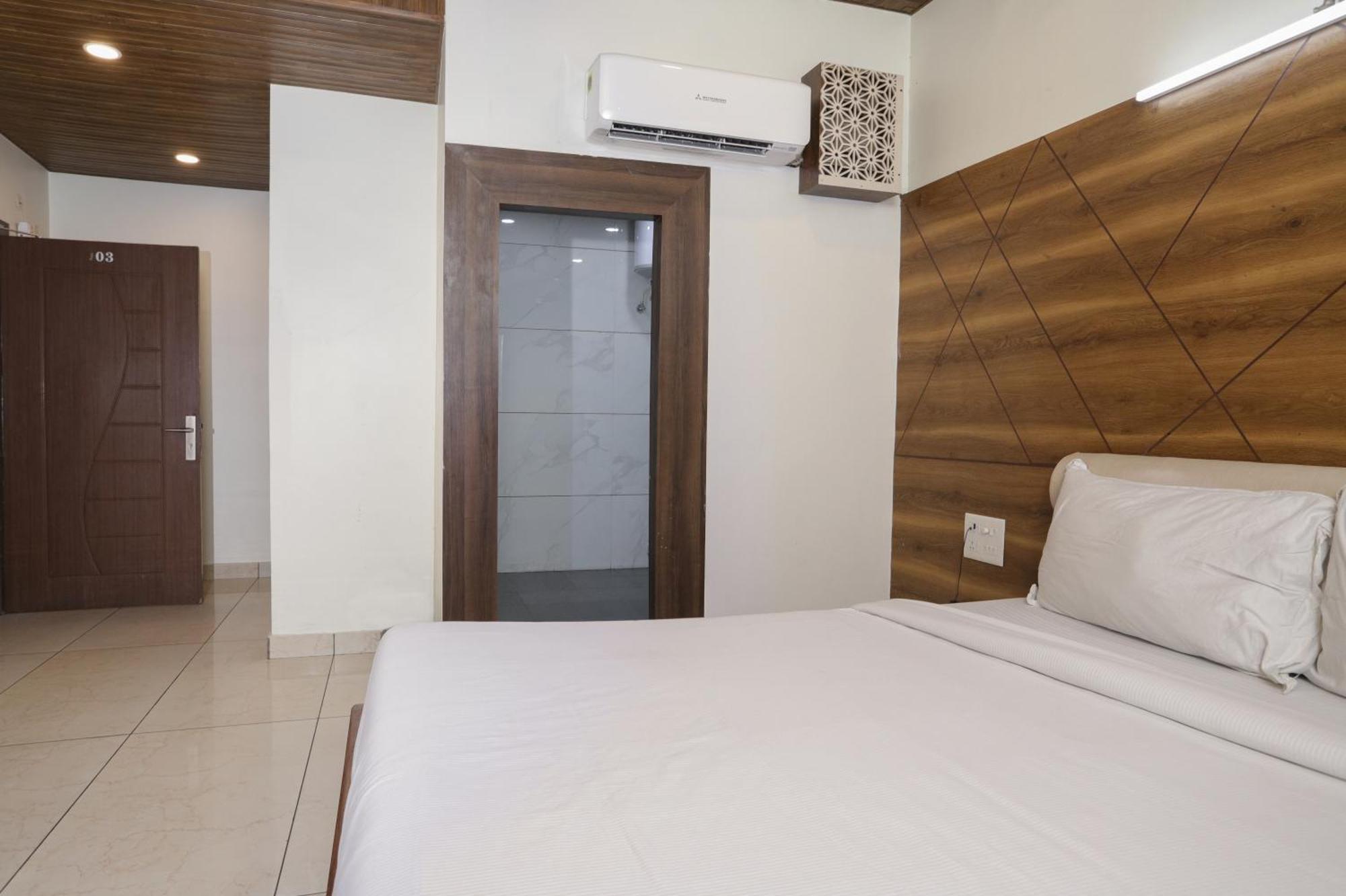 Hotel Razia Inn Hisār Esterno foto