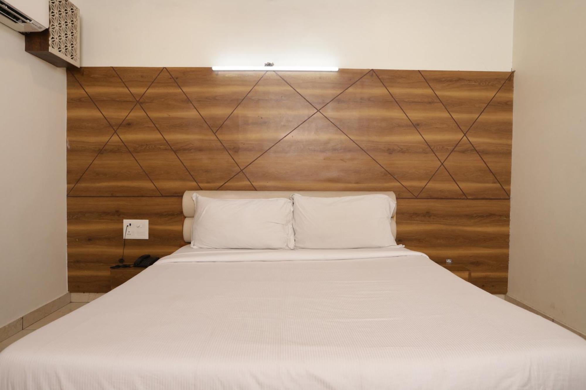 Hotel Razia Inn Hisār Esterno foto