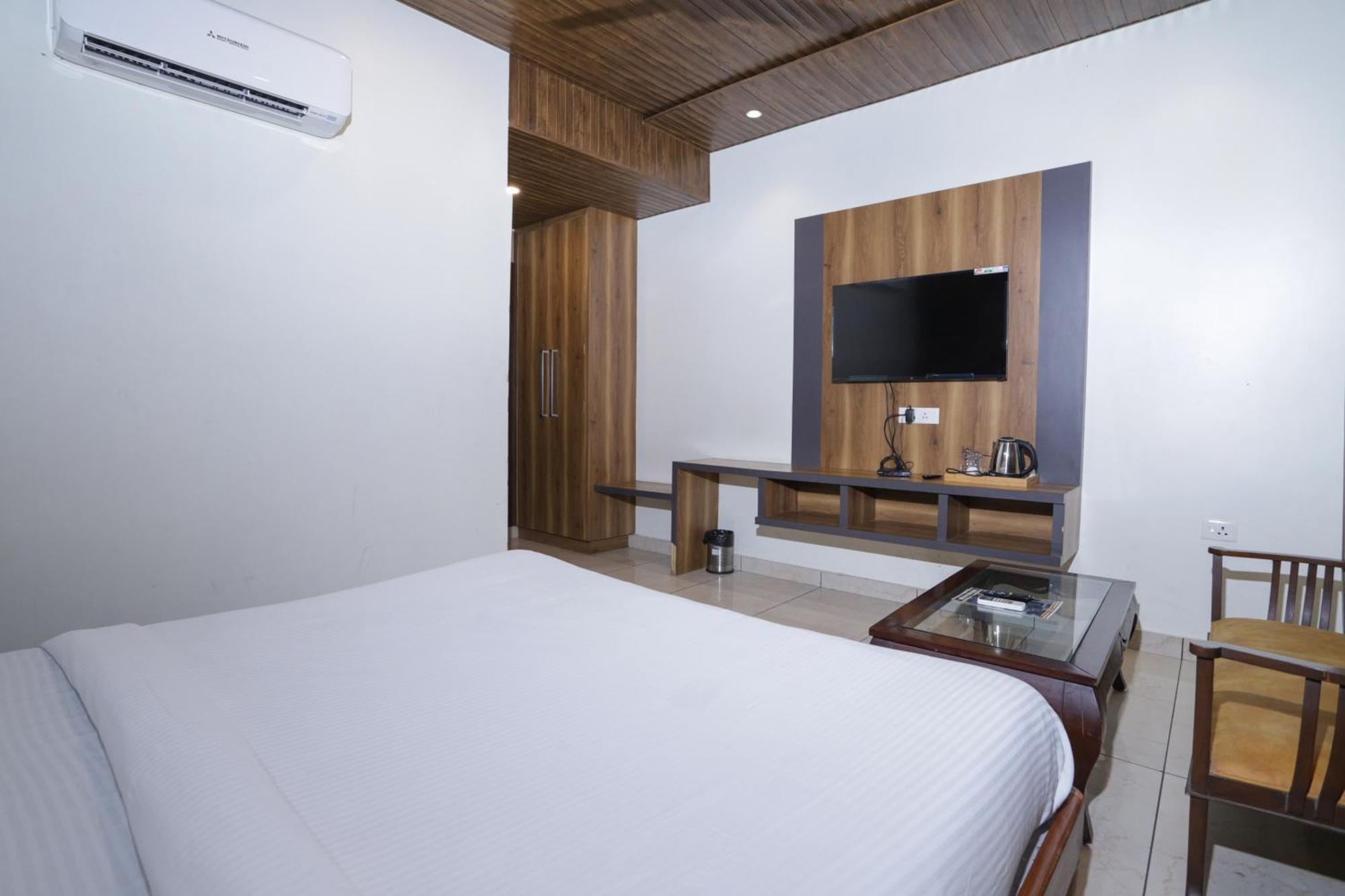 Hotel Razia Inn Hisār Esterno foto