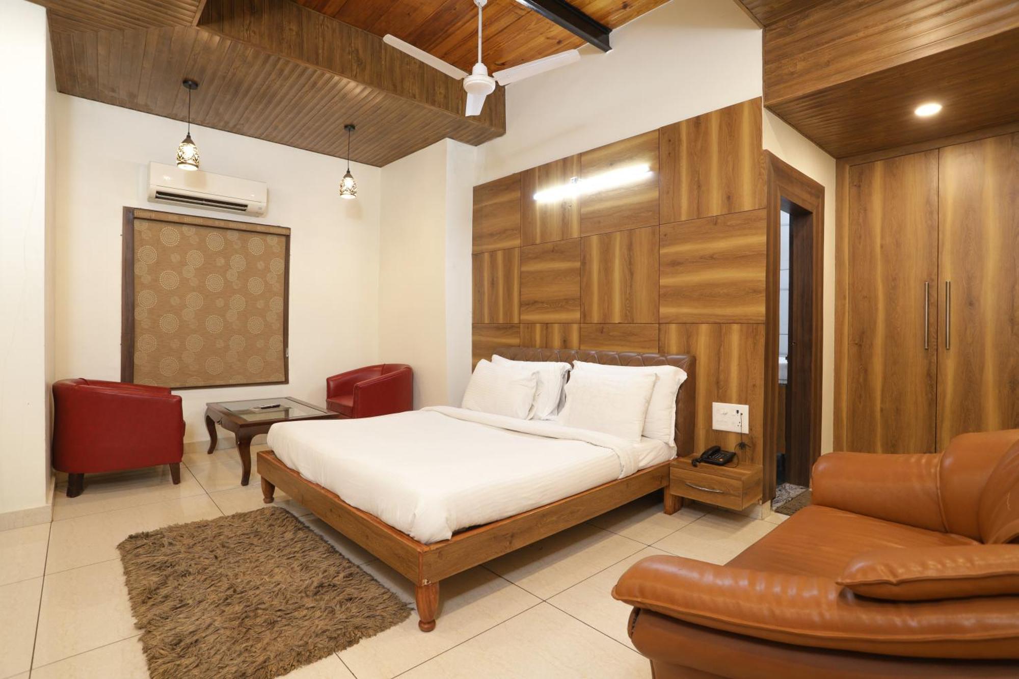 Hotel Razia Inn Hisār Esterno foto