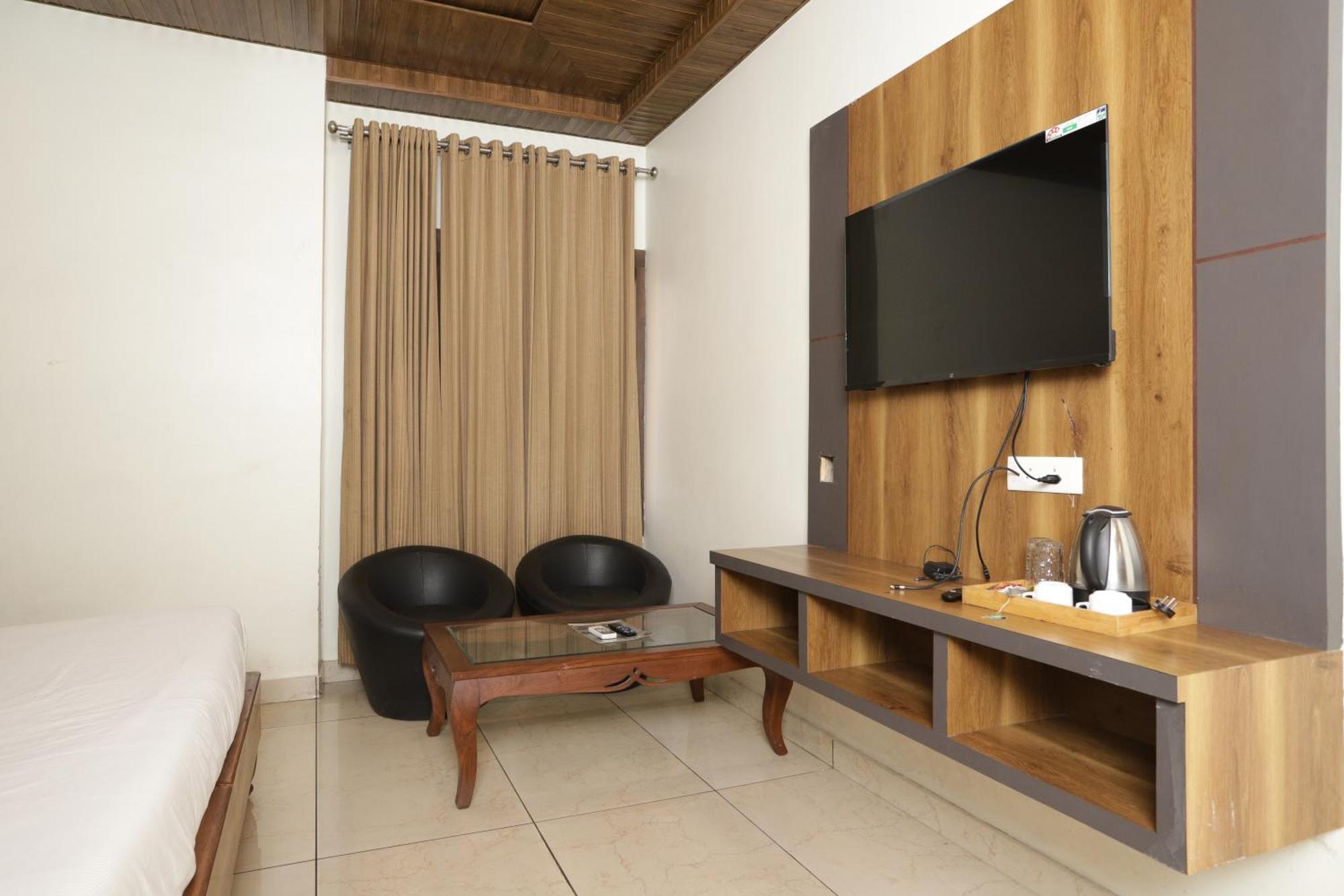 Hotel Razia Inn Hisār Esterno foto