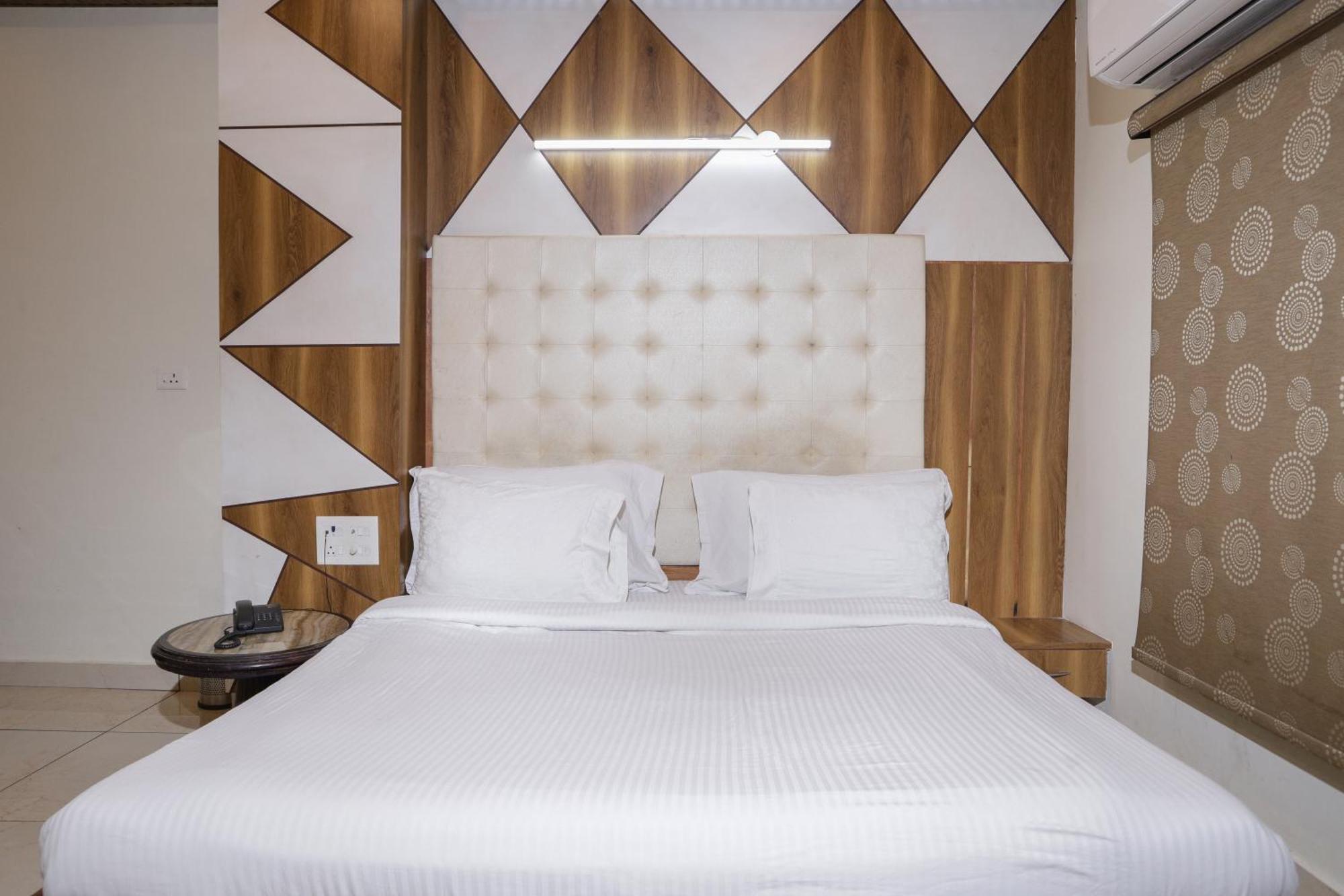 Hotel Razia Inn Hisār Esterno foto
