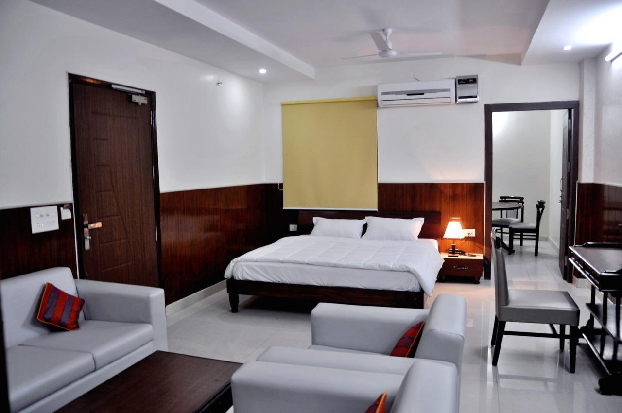 Hotel Razia Inn Hisār Esterno foto