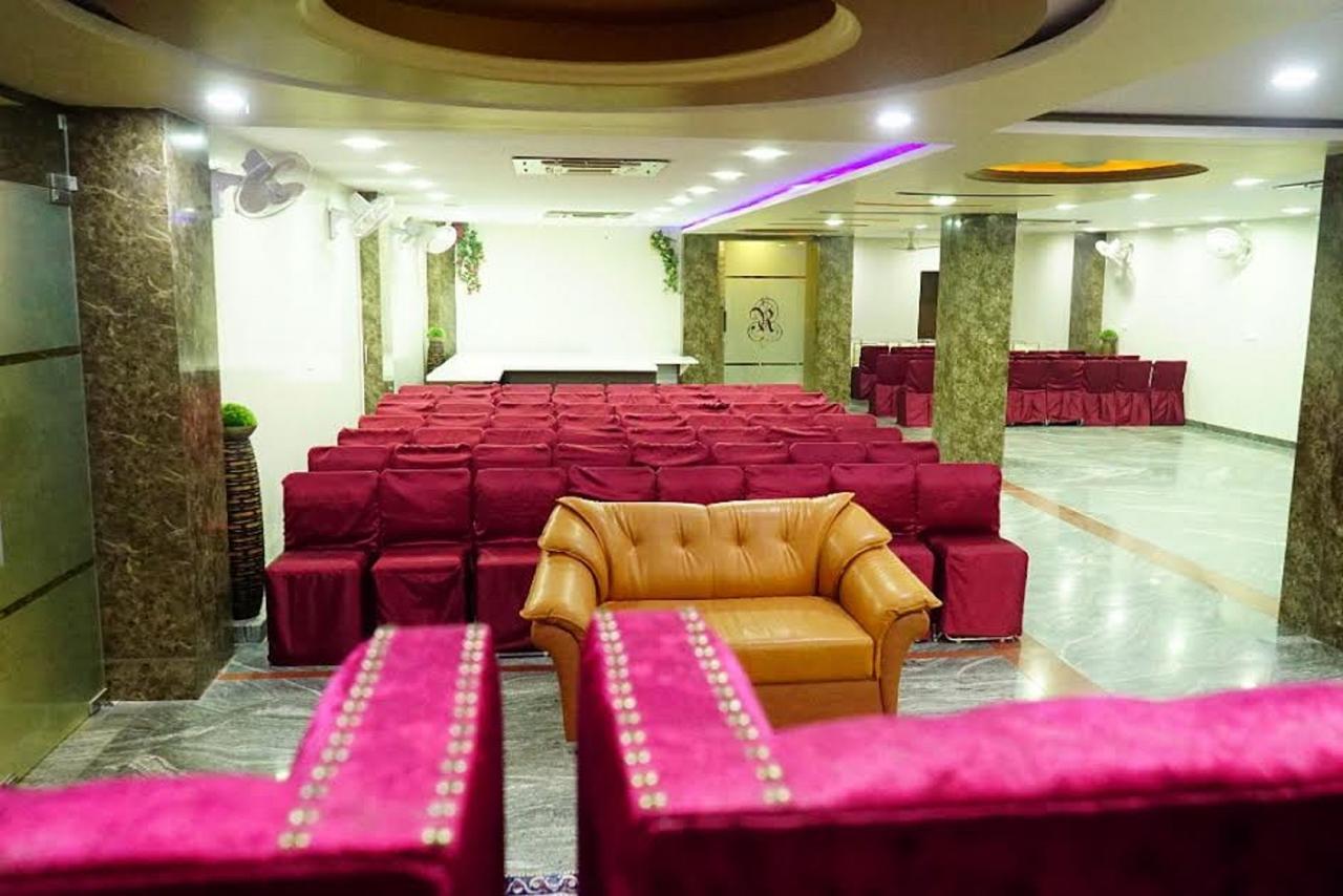 Hotel Razia Inn Hisār Esterno foto