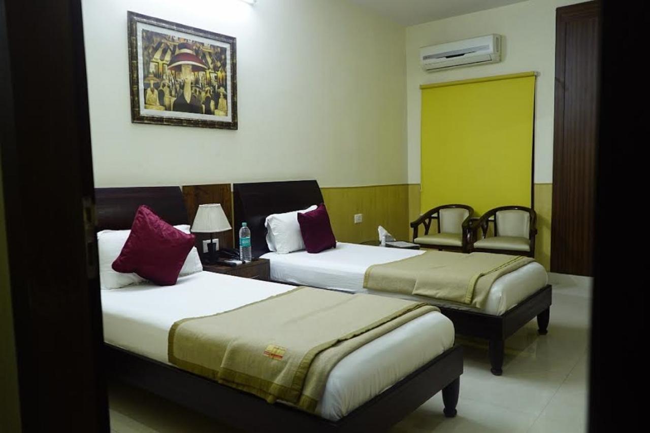 Hotel Razia Inn Hisār Esterno foto