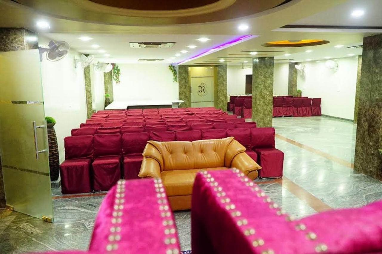 Hotel Razia Inn Hisār Esterno foto