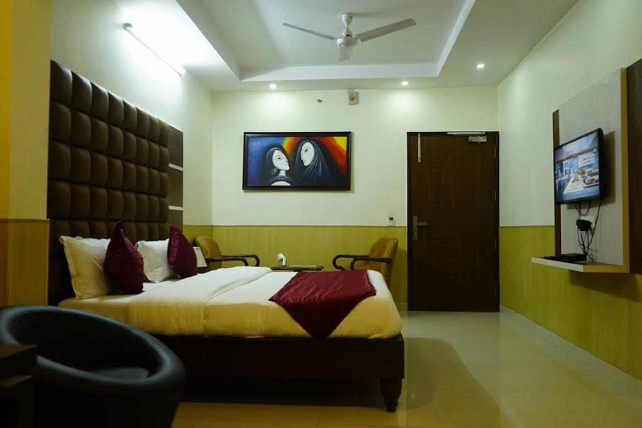Hotel Razia Inn Hisār Esterno foto